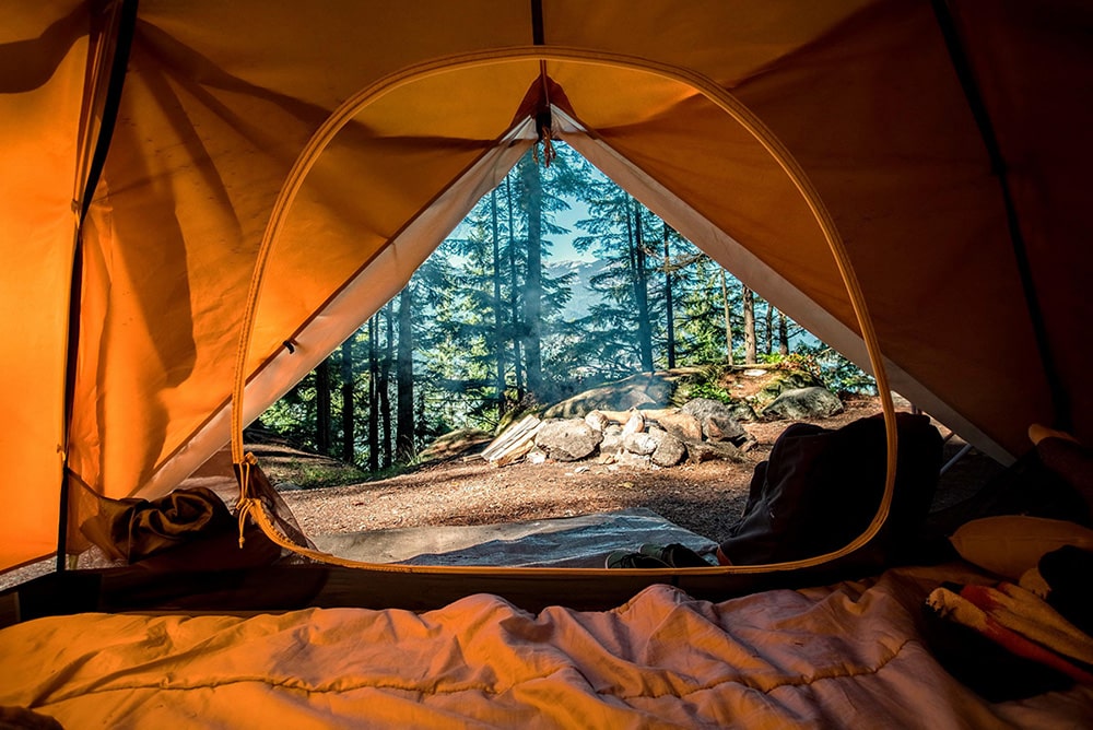Nomad Heat Glamping mit einem luxuriösen Schlafsack